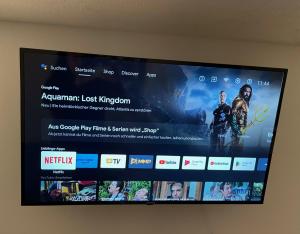 a television screen with a movie on it at Schönes Apartment mit TV, WLAN, Kochbereich und Parkplatz - Sara in Werne an der Lippe