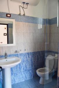 a bathroom with a toilet and a sink at Vila Toskaj in Vlorë