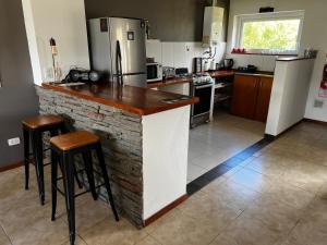 Una cocina o kitchenette en Buenavista Chalten, Casa de Montaña