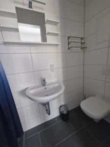 a bathroom with a sink and a toilet at BusinessQuartier Berlin in Berlin