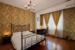 Eveline's Apartment