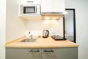 A kitchen or kitchenette at MYFREEDOM Апартаменти вул Євгенія Коновальця15