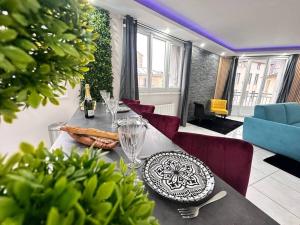 Χώρος καθιστικού στο E Servagnat T3 luxe avec Sauna Jacuzzi et Hammam
