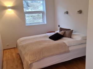 Tempat tidur dalam kamar di Geithellar