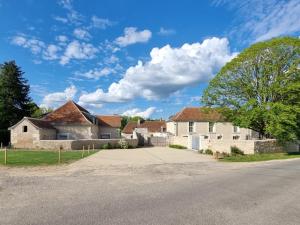 a row of houses on the side of a road at La Poulinière 4* du Domaine des Cyclamens in Verneuil-sur-Indre