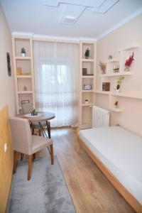 Rúm í herbergi á Apartman ANA