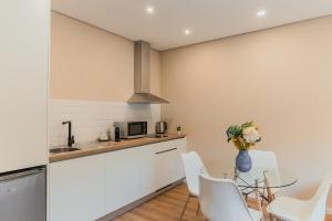 Dapur atau dapur kecil di Primeiro Quartel Apartments - 1 +14 gambar
