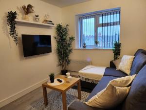 Телевізор і / або розважальний центр в SuperValue Suite 7 - Fast WiFi, Hotel Linen, Keyless Entry, City only 10 Mins - BY PROPERTY PROMISE
