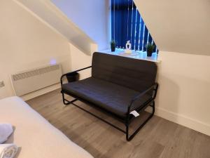 Зона вітальні в SuperValue Suite 7 - Fast WiFi, Hotel Linen, Keyless Entry, City only 10 Mins - BY PROPERTY PROMISE