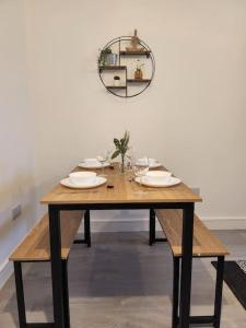 Зображення з фотогалереї помешкання SuperValue Suite 7 - Fast WiFi, Hotel Linen, Keyless Entry, City only 10 Mins - BY PROPERTY PROMISE у місті Кардіфф
