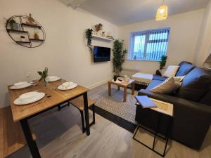 Телевізор і / або розважальний центр в SuperValue Suite 7 - Fast WiFi, Hotel Linen, Keyless Entry, City only 10 Mins - BY PROPERTY PROMISE