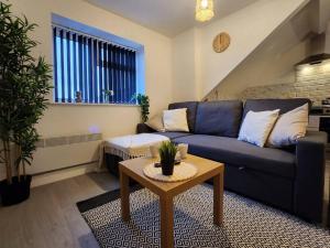 Зона вітальні в SuperValue Suite 7 - Fast WiFi, Hotel Linen, Keyless Entry, City only 10 Mins - BY PROPERTY PROMISE