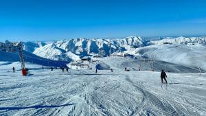 a group of people skiing down a snow covered mountain at Studio Cabine 4 pers Les2Alpes 21m² in Les Deux Alpes