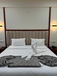 A bed or beds in a room at Vrishi Inn