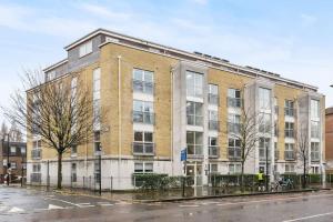 a large brick building on the side of a street at Stylish Central London Bolthole in London