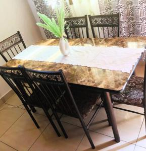 Afbeelding uit fotogalerij van Village des Aviateurs in Nkolnda +18 foto's