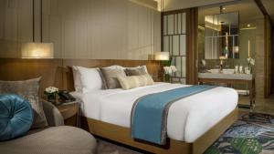 Postel nebo postele na pokoji v ubytování InterContinental Nha Trang by IHG