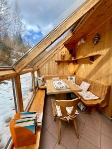a room with a table and chairs in a cabin at Umundumhütte in Katsch an der Mur