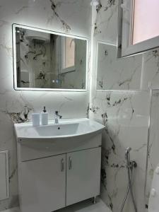 Cozy Apartment in Tirana - Image 7