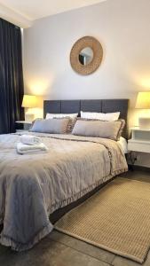 Ένα ή περισσότερα κρεβάτια σε δωμάτιο στο SUDETIA APARTMENT - Polanica Residance 8 - garaż podziemny & mini SPA w cenie