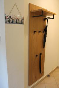 a wooden door in the corner of a room at City-Appartement Pirna in Pirna