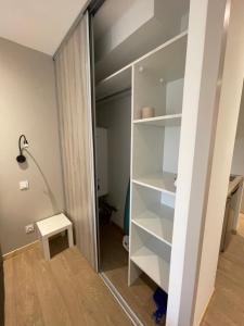 Φωτογραφία από το άλμπουμ του LE SALVADOR - Appart'Hôtel de 18m2 à 44m2 σε La Talaudière +72 φωτογραφίες