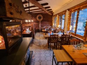 מסעדה או מקום אחר לאכול בו ב-Le Catogne