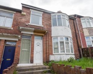 an old brick house with a green door at The Avenue-3 bed sleeps 6 great for contractors in Gateshead