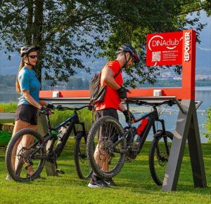 two people standing next to their bikes at a table at Agriturismo Tenuta Calitre in Melendugno