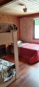 Postel nebo postele na pokoji v ubytování HOSTAL CARHUELLO