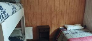 Postel nebo postele na pokoji v ubytování HOSTAL CARHUELLO