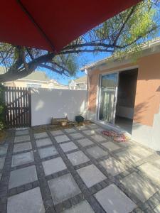 Το κτήριο όπου στεγάζεται  το δωμάτιο σε οικογενειακή κατοικία