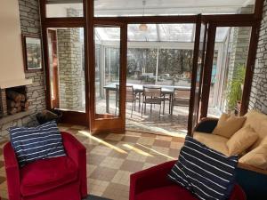 a living room with two chairs and a couch at Maison bord de mer proche des Sables d'Olonne in Talmont