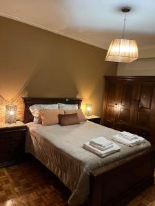 a bedroom with a bed with two towels on it at Alojamento, Chelas Rural AL in Mirandela