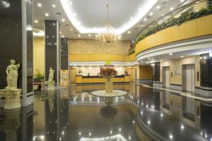 a lobby with a fountain in the middle of a building at Le Beau Max Resort in Fanlu +28 photos