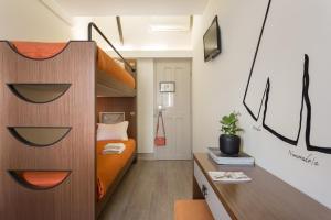 Postel nebo postele na pokoji v ubytování Serenata Hotel & Hostel Coimbra