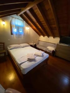 a bedroom with two beds and a window at Κτήμα Κουρλή in Tavari