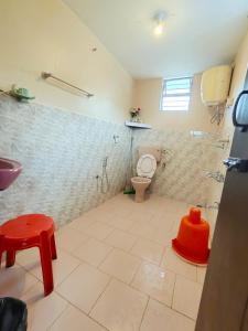 a bathroom with a toilet and a sink at Silver Spruce 2BHK Entire Floor Kotagiri in Kotagiri