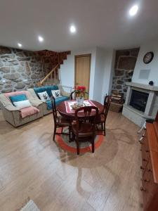 a living room with a table and a couch at Casa dos Avós in Avelal