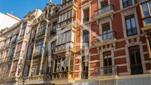 希洪Corrida 37的带阳台的建筑外墙