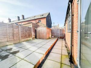 an empty courtyard of a building with a fence at Central Reading Contractor/Long Stay Discount in Reading