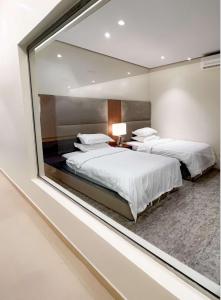 Ein Bett oder Betten in einem Zimmer der Unterkunft شاليهات نفلة