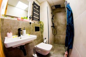 Koupelna v ubytování Hot Jacuzzi in Cracow