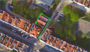 a map of a parking lot with a green arrow at Old Town Heart of Neptune in Gdańsk
