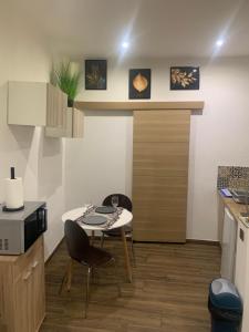 Kuchyňa alebo kuchynka v ubytovaní Studio 25m2 en plein cœur de Perpignan + 3 fotografie