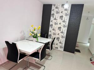 Fotografie z fotogalerie ubytování Remarkable 3-Bed Apartment in Viana v destinaci Viana