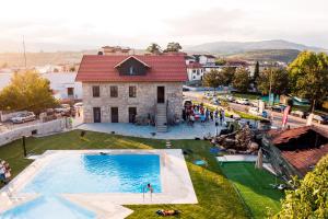an overhead view of a swimming pool in front of a building at Casa das Varzielas in Mondim de Basto