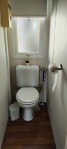 A bathroom at Bungalow 5 pers