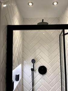 Ένα μπάνιο στο Private Access Double Ensuite Room - Ground Floor