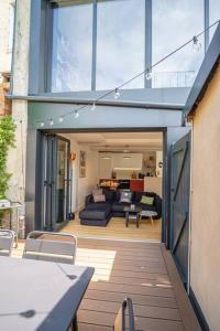 an open patio with a living room with a couch at L'appel du Large - Plage - Vue mer in Sainte-Adresse